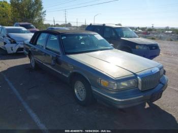  Salvage Lincoln Towncar