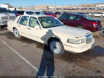  Salvage Lincoln Towncar