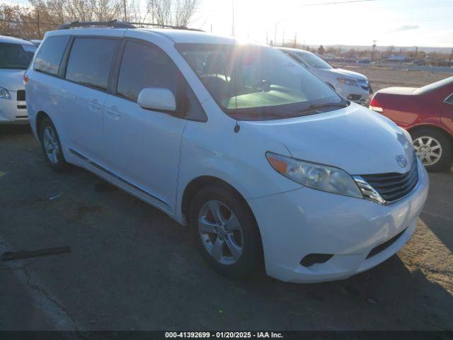  Salvage Toyota Sienna