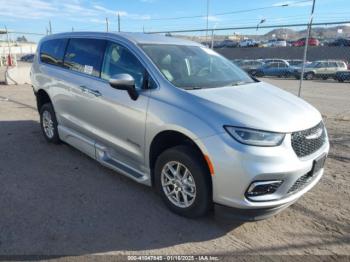  Salvage Chrysler Pacifica