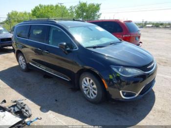  Salvage Chrysler Pacifica