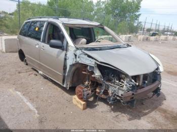  Salvage Toyota Sienna