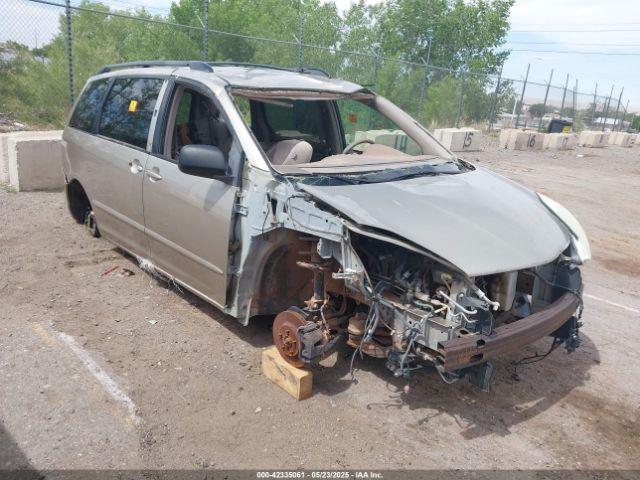  Salvage Toyota Sienna
