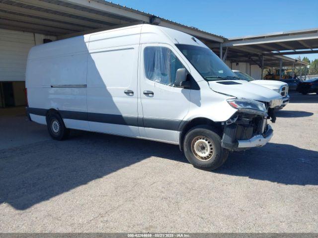  Salvage Mercedes-Benz Sprinter 2500