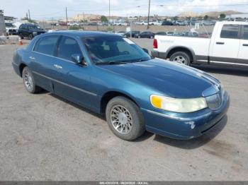  Salvage Lincoln Towncar