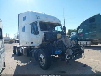  Salvage Volvo Vnl