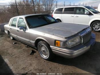  Salvage Lincoln Towncar