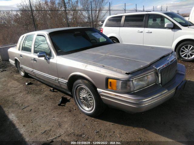  Salvage Lincoln Towncar