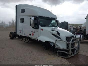  Salvage Volvo Vnl