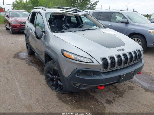  Salvage Jeep Cherokee