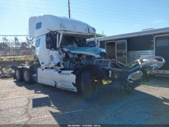  Salvage Volvo Vnl