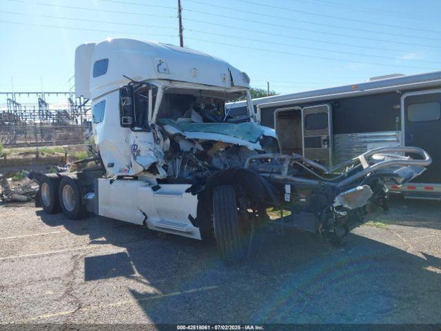  Salvage Volvo Vnl
