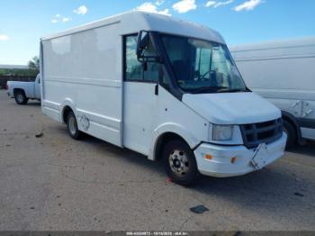  Salvage Isuzu Commercial Van