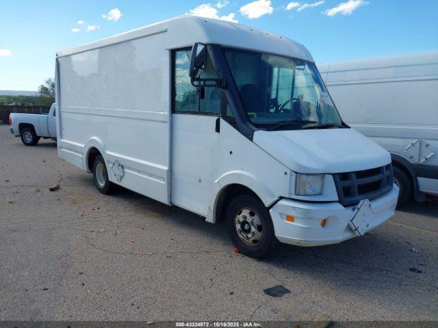  Salvage Isuzu Commercial Van