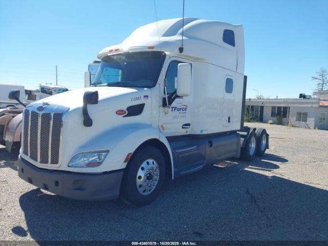 Peterbilt 579 Image 11