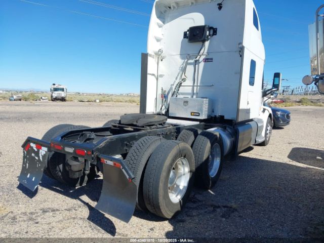 Peterbilt 579 Image 13