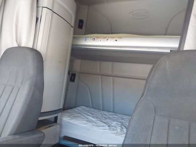 Peterbilt 579 Image 7