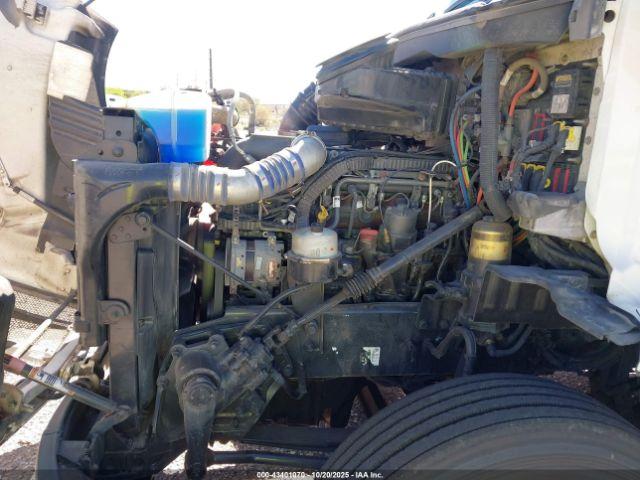 Peterbilt 579 Image 2