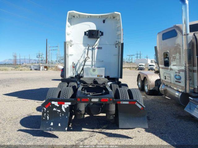 Peterbilt 579 Image 6