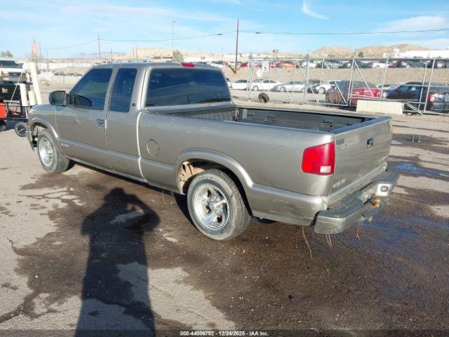 Chevrolet S-10 Ls Image 4