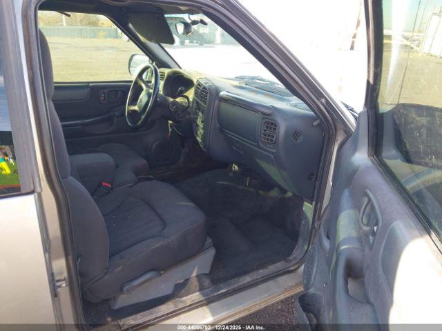 Chevrolet S-10 Ls Image 7