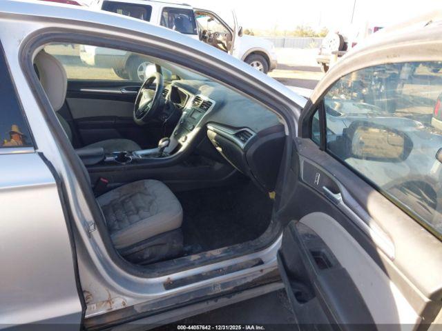 Ford Fusion S Image 6