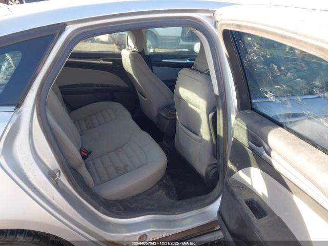 Ford Fusion S Image 10