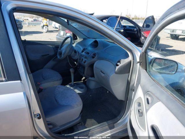 Toyota ECHO Image 11