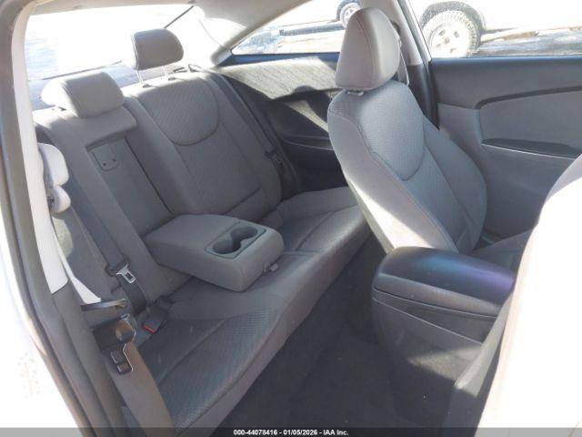 Hyundai ELANTRA Gs Image 11