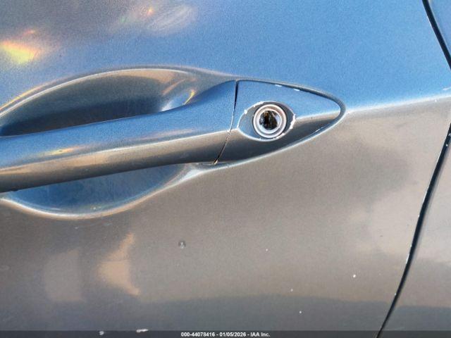 Hyundai ELANTRA Gs Image 10