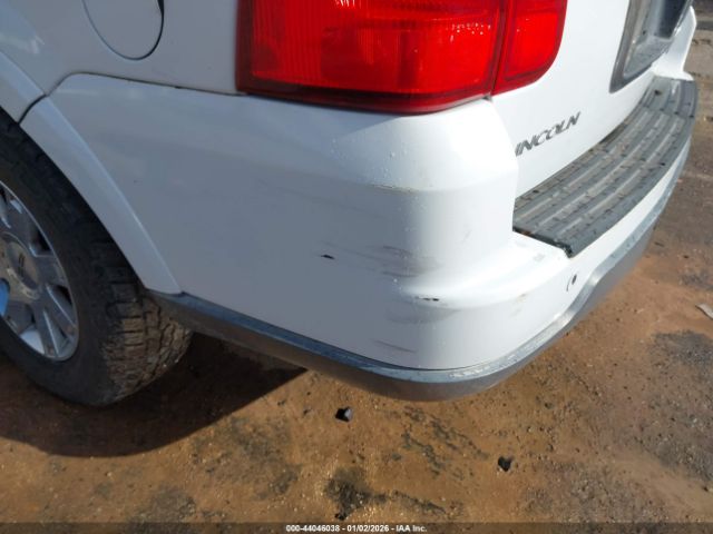 Lincoln Navigator Image 2