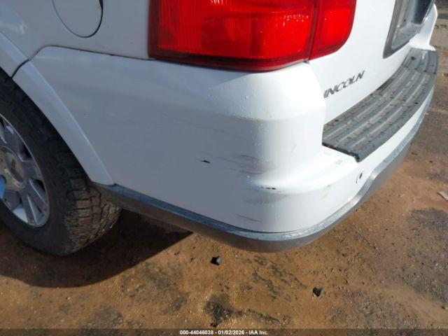 Lincoln Navigator Image 2