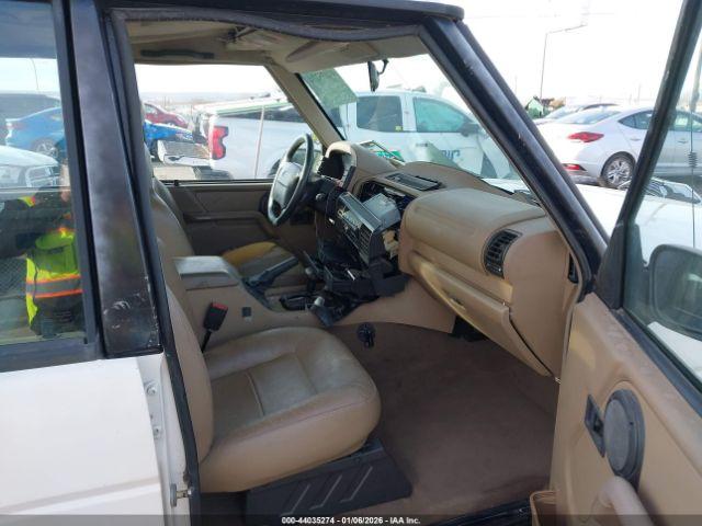 Land Rover Discovery Image 8