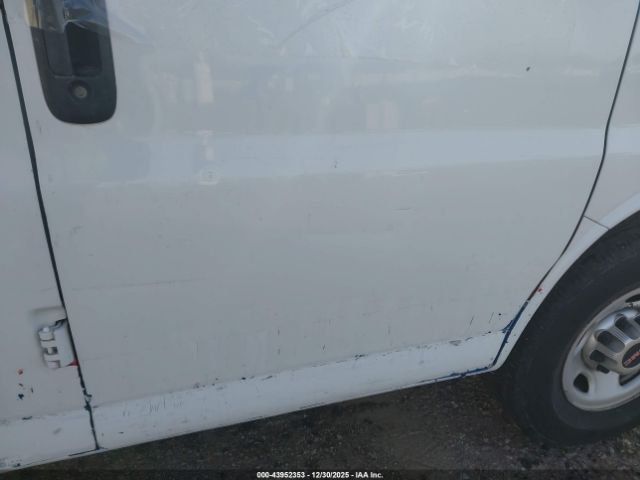 GMC Savana Work Van Image 14