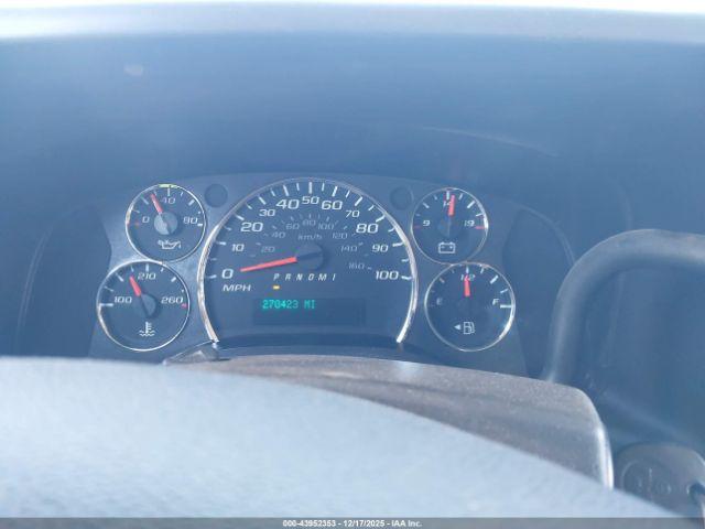 GMC Savana Work Van Image 12