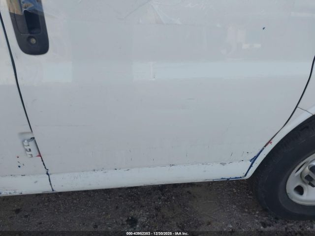 GMC Savana Work Van Image 17