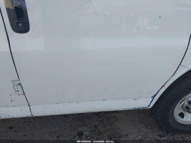 GMC Savana Work Van Image 17