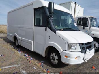  Salvage Isuzu Commercial Van