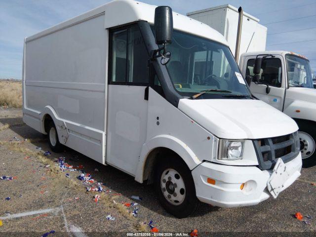  Salvage Isuzu Commercial Van
