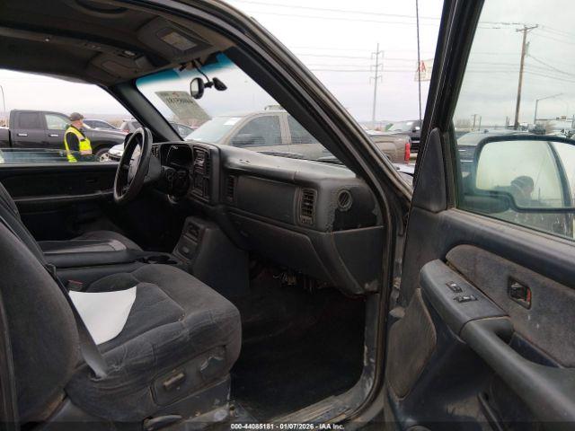 Chevrolet Silverado 2500 Image 3