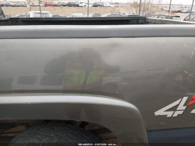 Chevrolet Silverado 2500 Image 12