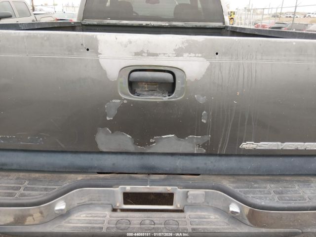 Chevrolet Silverado 2500 Image 6