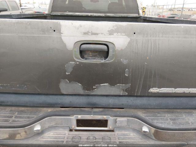 Chevrolet Silverado 2500 Image 6